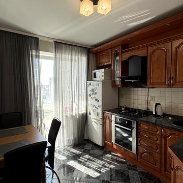 Коломийська вул., 16