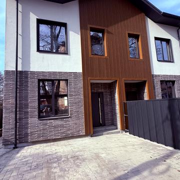 Академіка Ромоданова вул. (Льва Толстого), 44