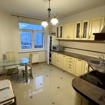 Олександра Мишуги вул., 2