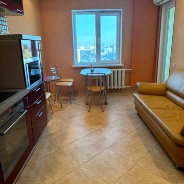 Георгія Гонгадзе просп. (Радянської України), 18-Е