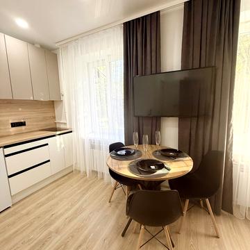 Будівельників вул., 5