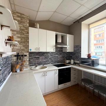 Героїв Майдану вул. (Театральна), 42/1