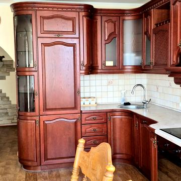 Анни Ахматової вул., 48