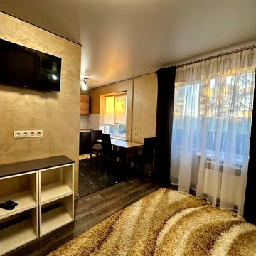 Воскресенська вул., 11