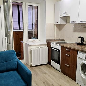 Стадіонна вул., 6