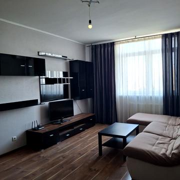 Воскресенська вул., 12-Б