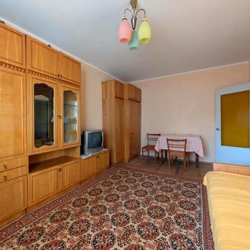 Івана Миколайчука вул., 15