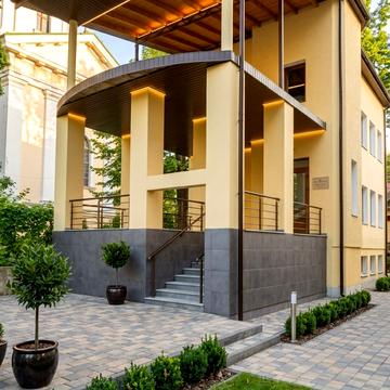 Андрея Шептицького вул., 105а