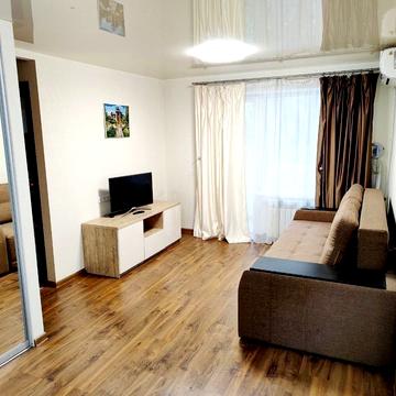 Академіка Янгеля вул., 11