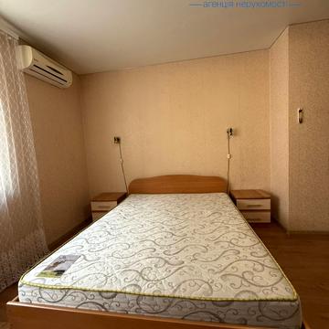 Боголюбова вул., 8