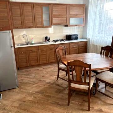 Пекарська вул., 51