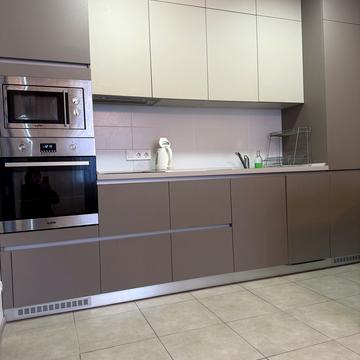 Полтавська вул., 10