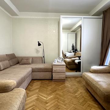 Володимиро-Либідська вул., 16