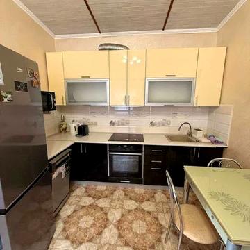 Варшавська вул., 4