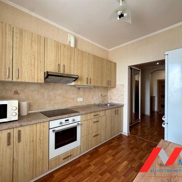 Анни Ахматової вул., 45