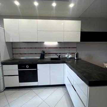 Академіка Павлова вул., 144