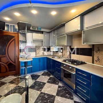 Пятницька Гірка вул., 1