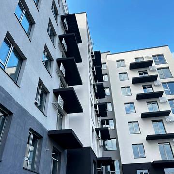 Євгена Коновальця вул., (Будинок 1)