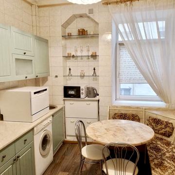 Мала Житомирська вул., 20