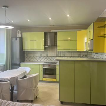 Валерія Лобановського вул., 11