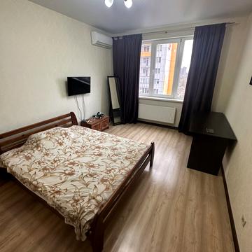 Середньофонтанська вул., 35