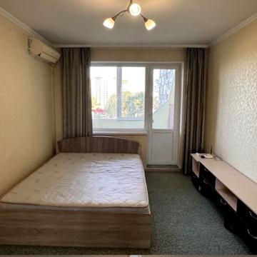 Набережна Перемоги вул., 140