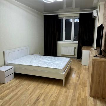 Під Голоском вул., 8