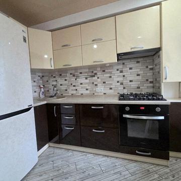 Академіка Янгеля вул., 11