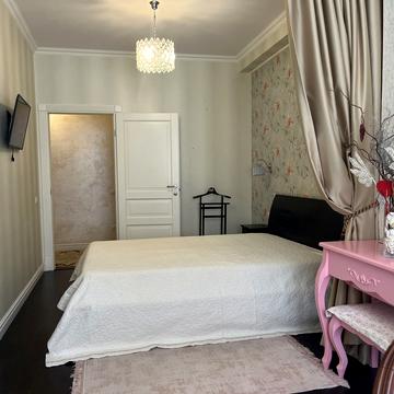 Валерія Лобановського вул., 21