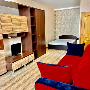 Воскресенська вул., 16