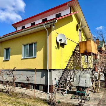 Левка Ревуцького вул., 5