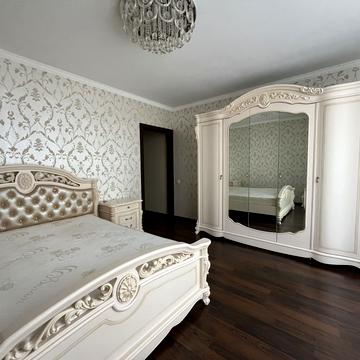 Валерія Лобановського вул., 13