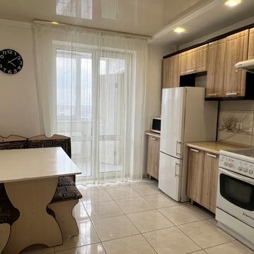 Степана Бандери просп., 36