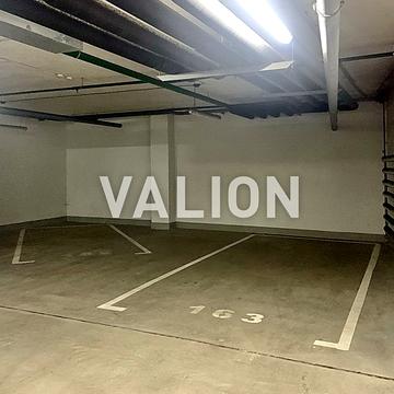 Раїси Окіпної вул., 18