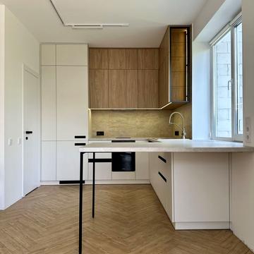 Варшавська вул., 34