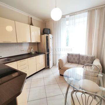 Валерія Лобановського вул., 13