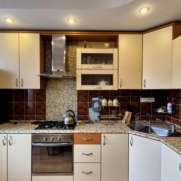 Товариська вул., 37