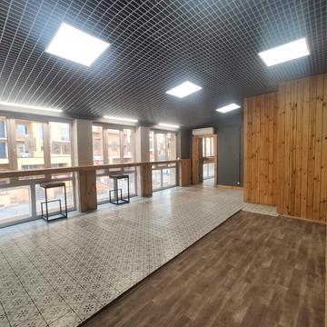 Валерія Лобановського вул., 30