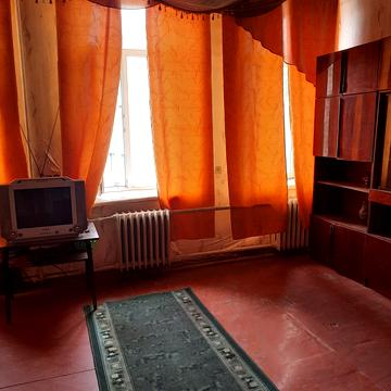 майдан Оборонний Вал пл. (майдан Фейєрбаха), 12