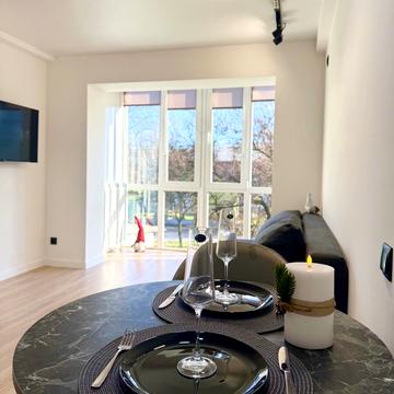 Юності вул., 9