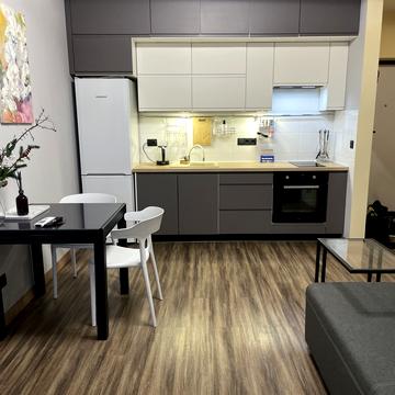 Зарічна вул., 4