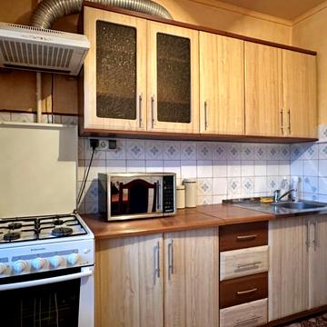 Айвазовського вул., 25