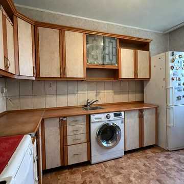 Тролейбусна вул., 8