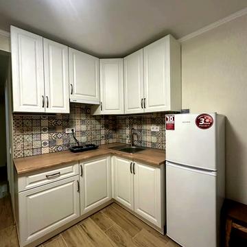 Академіка Шалімова вул., 82