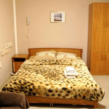 Мечникова вул. (Кловський), 8