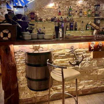 Академіка Брюкнера вул., 3