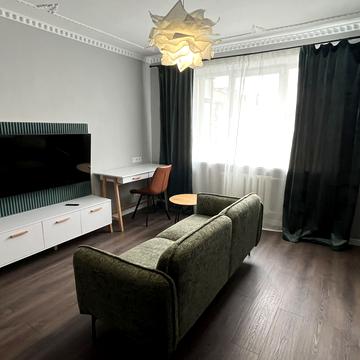 Івана Миколайчука вул., 10