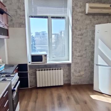 Інститутська вул., 24/7