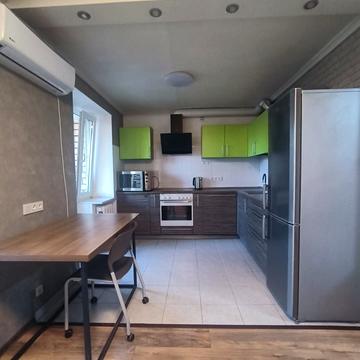 Олександра Довженка вул., 14/1