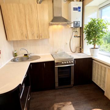 Лесі Українки просп. (Пушкіна), 3